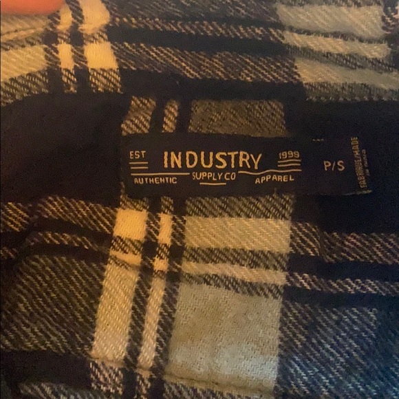 Women’s Flannel - Picture 4 of 4